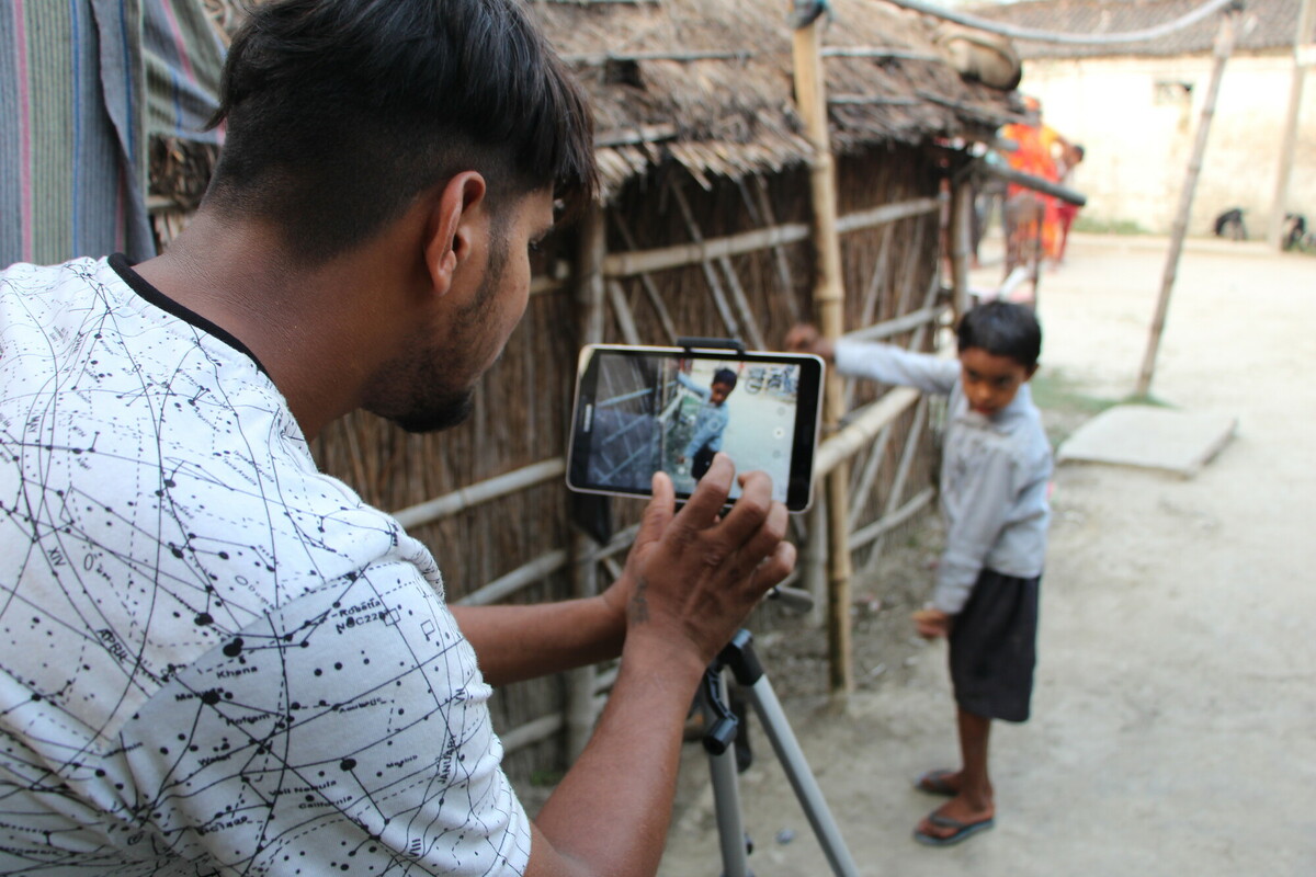 Fieldworker films Luv during therapy